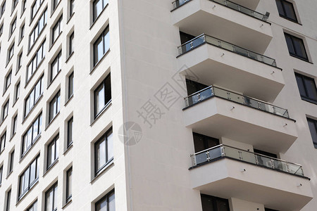 白色的光滑的现代公寓大楼图片