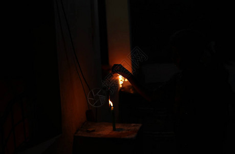 夜蜡烛灯烟花闪烁效应抽象图片