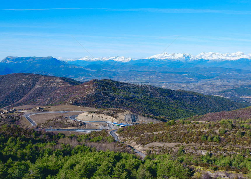 西班牙北部阿拉贡的PuertodeMonreposPuertoMonreposPierrenees山脉和平空中观察图片