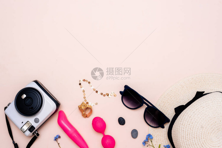 夏季旅行配件女套装成人玩具相机帽子眼镜浅色背景您图片
