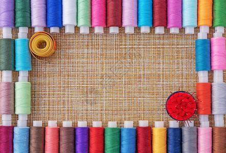 多彩姿的缝纫线用于缝纫的线轴缝图片