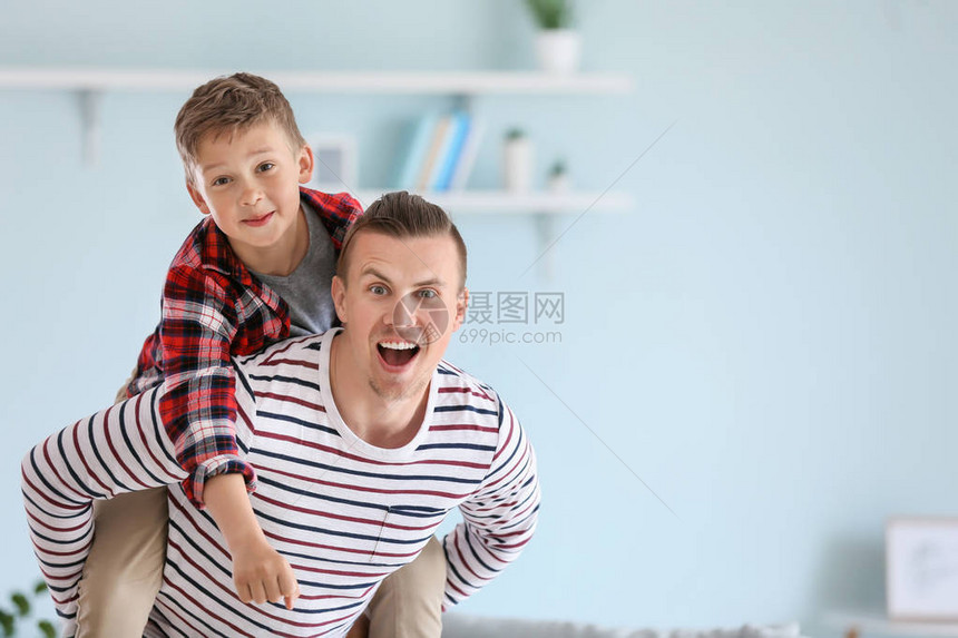 父亲和儿子图片
