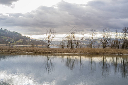 罗兹诺夫斯基湖位于高清图片