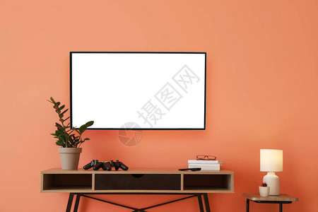 在墙上安装现代电视的背景图片