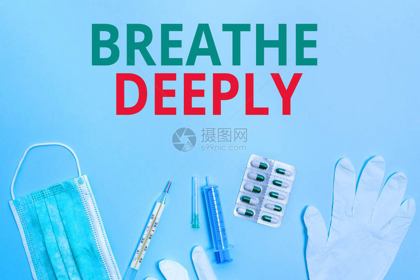 显示深呼吸的文字符号将大量空气吸入肺部的商业照片文字充分吸气呼初级医疗预防设备图片