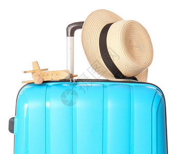 包装的手提箱玩具飞机和白色背景的帽图片