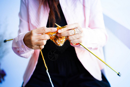 用金属棒编织毛线或梭织纱线作为休闲女工艺品羊毛胎面手工围巾作图片