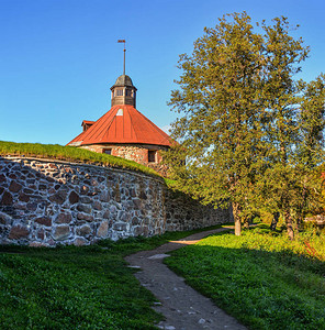 科雷拉堡垒是位于武克西河岛上的普里奥泽斯克镇的图片