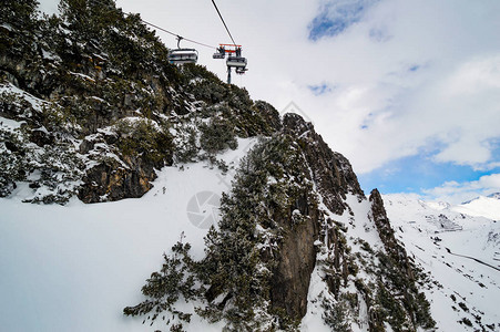滑雪胜地滑雪阿尔贝格的缆车图片