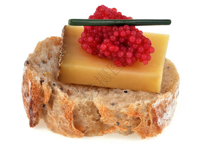 一块面包上的红包鸡蛋配奶酪和子图片