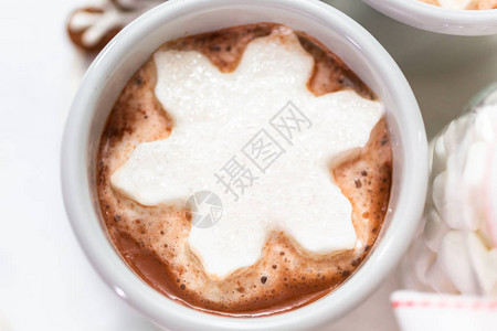 美国热巧克力雪片制成背景图片