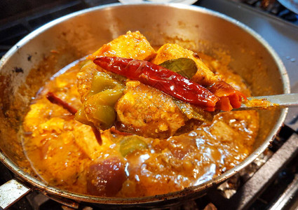 烹饪KadhaiPaneer和印度辣椒Pan图片