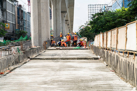 建筑工地与人共建公寓楼RealRE图片