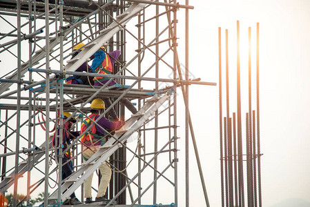 建筑工人在建筑工地从事图片