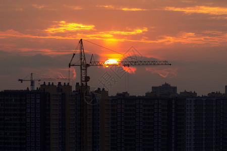 日落时建造新房图片