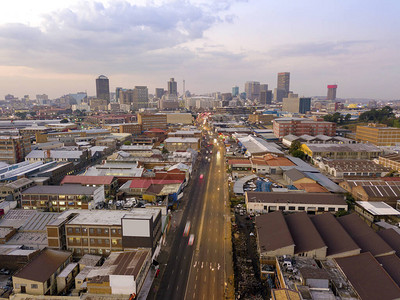南非日落前约翰内斯堡市中心空图片