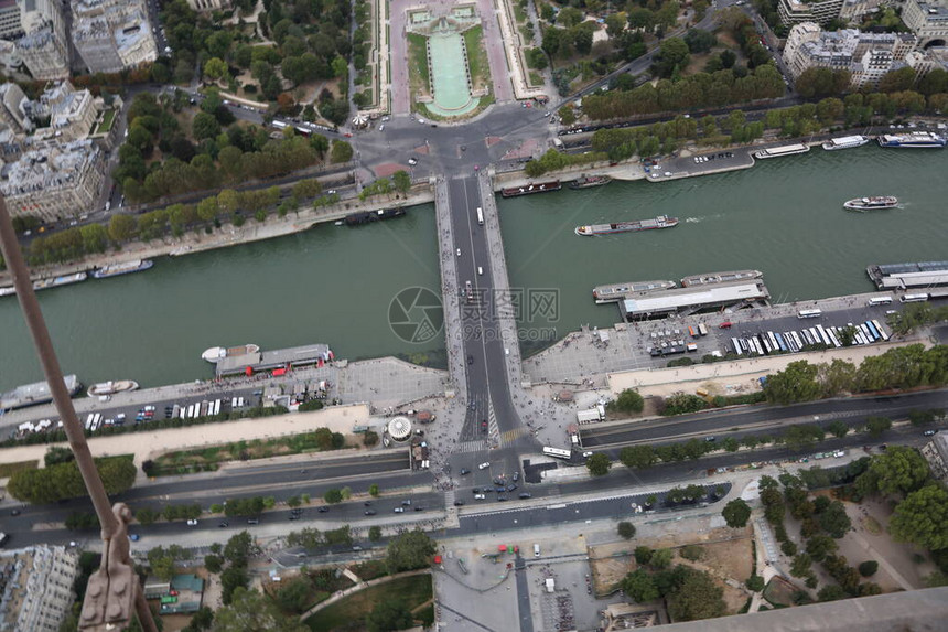 从法国巴黎埃菲尔铁塔与塞纳河的令人难图片