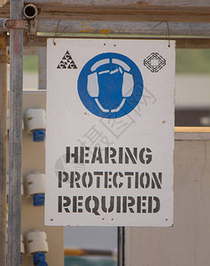 卡塔尔听力保护要求的建筑工图片