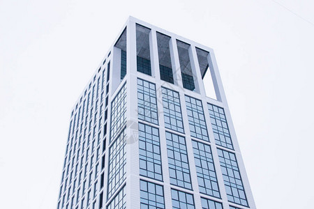 高楼办公大楼有蓝色玻璃窗图片
