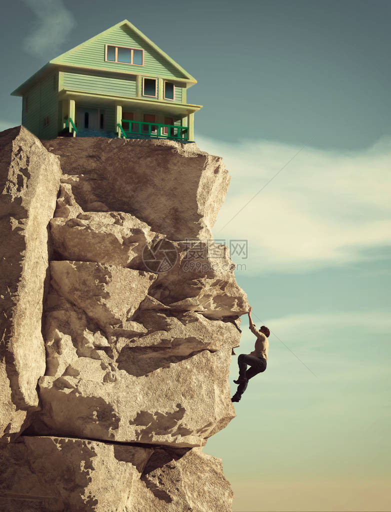 人爬上山到房子图片