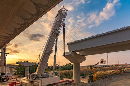 在西班牙的巴利亚多利德塞戈维亚马德里公路扩建工程中高清图片