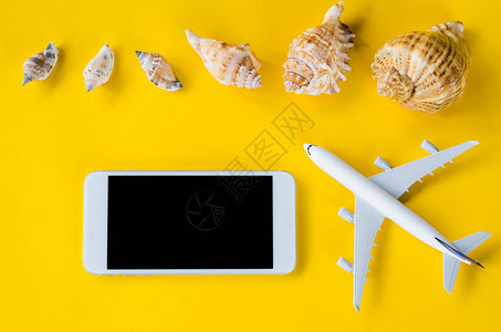 空屏幕智能手机装饰飞机和贝壳应用程序演示模板图片