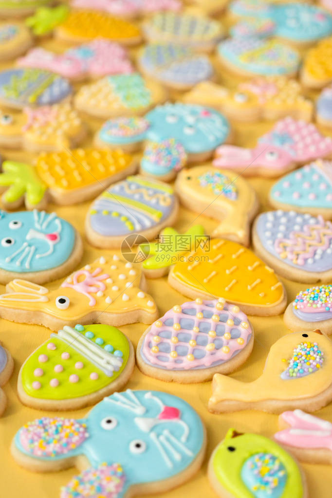 复活节糖饼干装饰用不同颜色图片