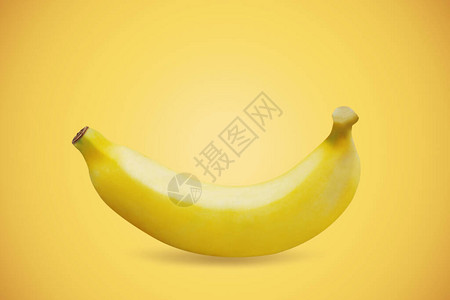 香蕉在黄色背背景图片