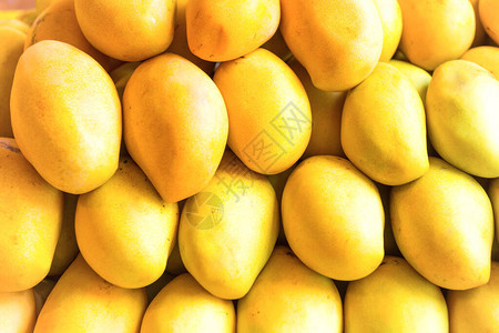 黄芒果水果市图片