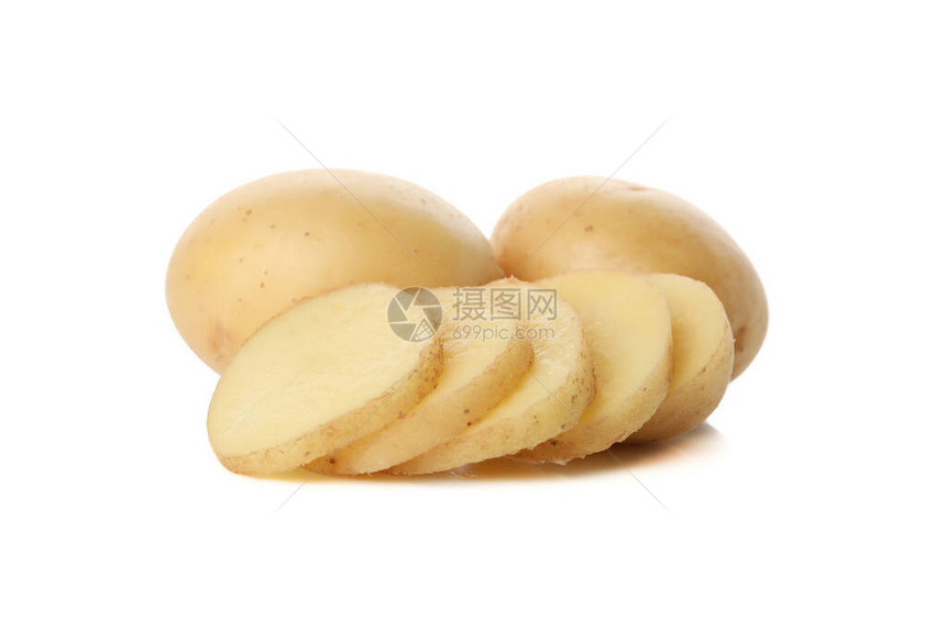 成熟的年轻马铃薯在白色背景下被隔离图片