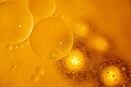 金黄色泡浮油图片