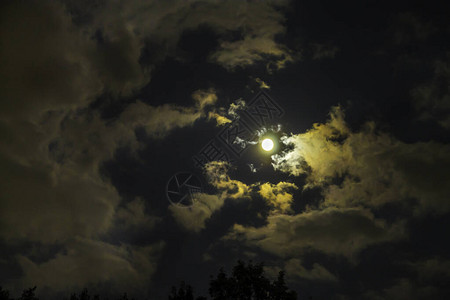 照亮夜空的超级月亮图片