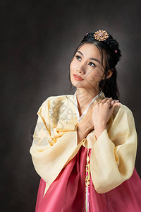 韩国女身着传统Korean服装Hanbok图片