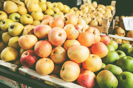健康食品新鲜有机苹果图片