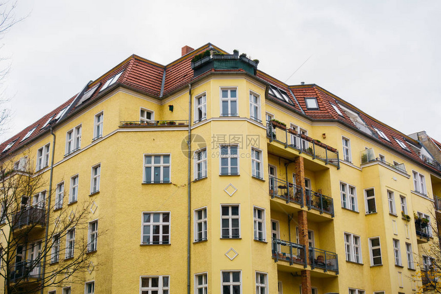 Berlin的黄色大公寓图片