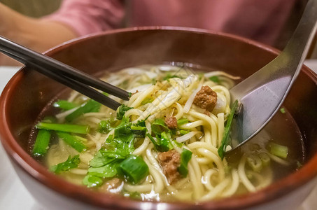 在的一家餐馆台黄图片