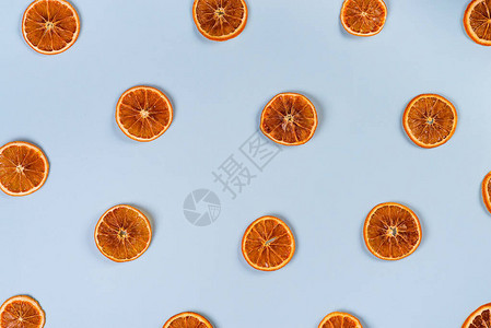 西柚干蓝色背景上的橙色图案干片插画
