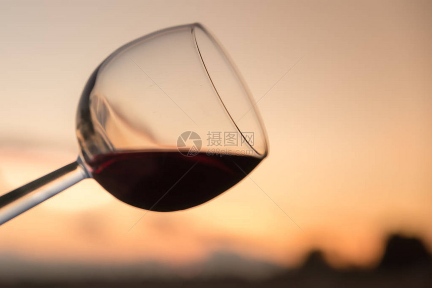 日落全景葡萄酒图片