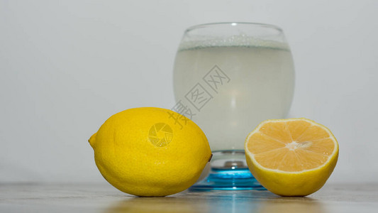 天然柠檬含有天然图片