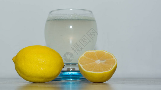 天然柠檬含有天然图片