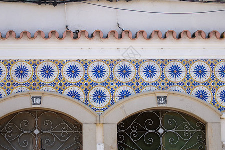 观赏典型的美丽建筑在葡萄牙城市的建筑物上图片