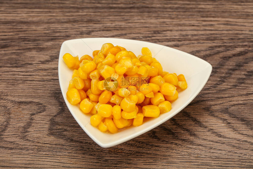 碗里的甜腌玉米种子图片