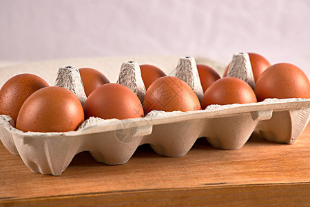装着各种鸡蛋的盒子高清图片