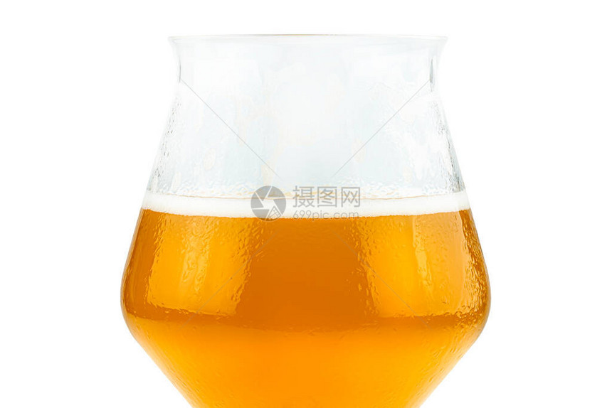 冰啤酒在Teku的杯子里图片