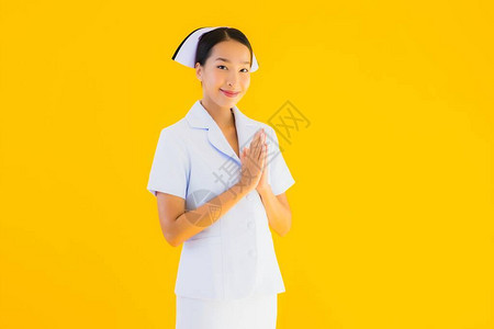 肖像美丽的年轻亚洲泰国护士萨瓦斯蒂图片
