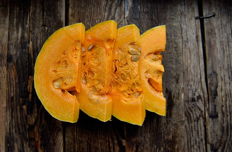 成熟的橙色南瓜图片