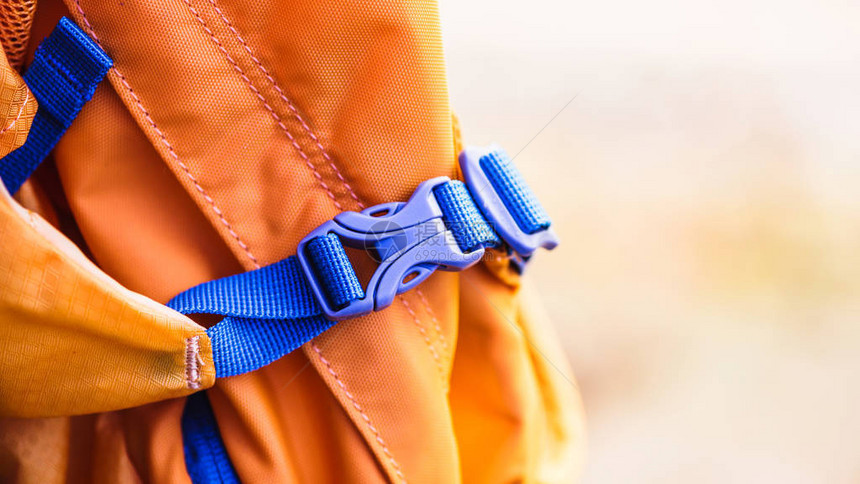 锁定的蓝色便携塑料扣子背包黄图片