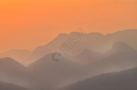 日落时的山景图片