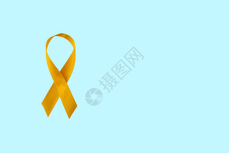 蓝色背景上的儿童癌症意识黄丝带图片