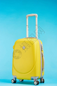 黄色彩旅行袋用蓝色背图片